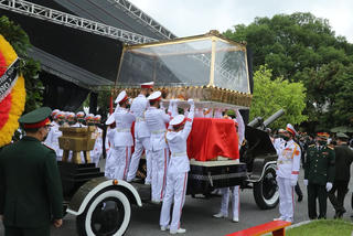 Phút xúc động tiễn biệt nguyên Tổng Bí thư Lê Khả Phiêu