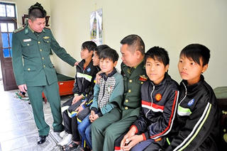 9 em nhỏ trốn thoát bọn buôn người Trung Quốc, "mò" đường về Việt Nam