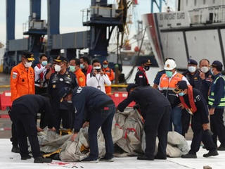 Indonesia sắp tìm thấy hộp đen của máy bay rơi ở ngoài khơi Jakarta