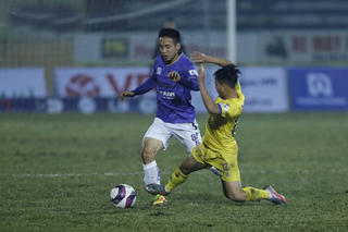 Cầu thủ Nam Định khiến Quả bóng Vàng Việt Nam chấn thương nặng nhận án treo giò