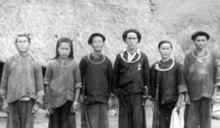 Xây dựng Phù điêu ‘Đội du kích Khau Phạ’