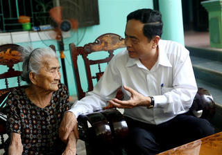 BẢN TIN MẶT TRẬN: 'Tổ quốc, nhân dân luôn biết ơn Mẹ'