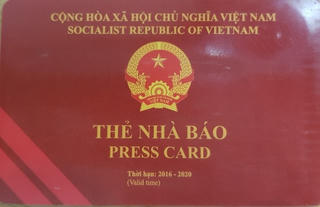 Không làm thủ tục lên máy bay bằng thẻ Đảng viên: Do sơ suất!