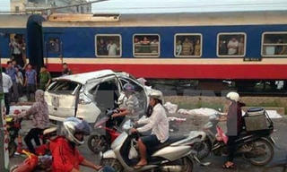 Tàu hỏa đâm ôtô khách trên cung đường 'tử thần'