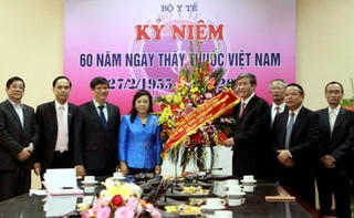 Thăm và chúc mừng Bộ Y tế nhân kỷ niệm 61 năm Ngày Thầy thuốc Việt Nam