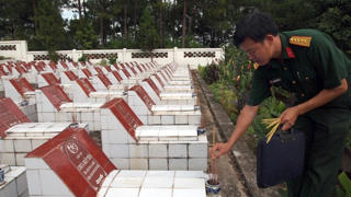 Hỗ trợ kinh phí di chuyển mộ liệt sĩ trong trường hợp nào?