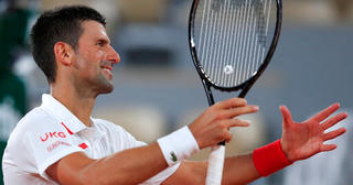 Roland Garros 2020: Djokovic khởi động nhanh, Medvedev thua sốc