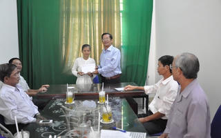Báo Đại Đoàn Kết tặng nhà cho hộ nghèo