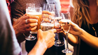 Điều gì xảy ra với cơ thể nếu uống một ly rượu mỗi ngày?