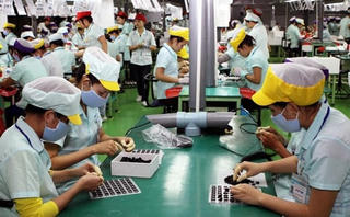Hết thời lợi thế lao động trẻ