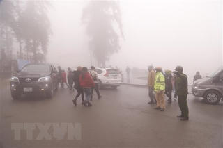 Du khách đổ lên Sa Pa, một số tuyến đường ùn tắc cục bộ