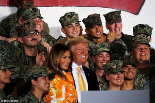 Tổng thống Trump tiết lộ điều khiến ông cảm thấy 'ghen tị' với vợ