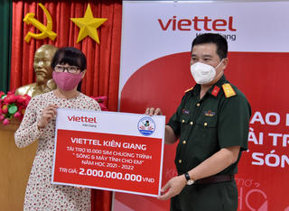 Kiên Giang: Chương trình 'Sóng và máy tính cho em' hỗ trợ học sinh nghèo hiếu học
