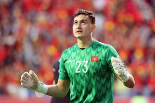 Văn Lâm hay Nguyên Mạnh bắt chính vòng loại World Cup 2022?