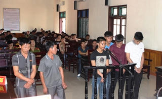 Hà Tĩnh: Nghe bạn kích động lấy ống sắt đánh chết người