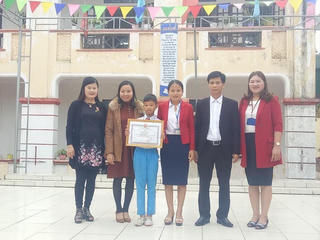 Bộ GD-ĐT tặng bằng khen cậu học trò nghèo trả tiền cho người đánh rơi