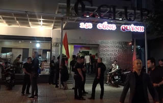 Công an đột kích quán bar, dân chơi phi tang ma tuý