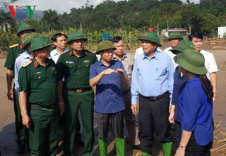 Phó Thủ tướng đề nghị tặng bằng khen cho phóng viên TTXVN bị lũ cuốn