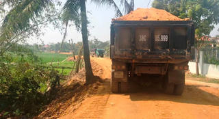 'Núp bóng' mỏ đất sét để khai thác trái phép