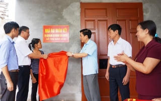 Nghệ An: Bàn giao nhà đại đoàn kết cho hộ nghèo