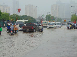 Bao giờ Hà Nội hết úng ngập?