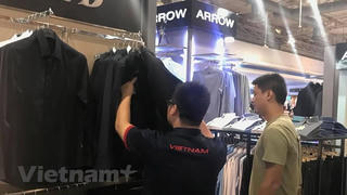 Phóng viên phải mặc vest mới được tác nghiệp ở chung kết King's Cup