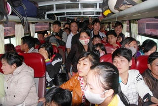 Công bố 11 đường dây nóng phán ánh xe tăng giá vé, nhồi nhét khách