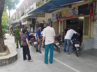 Ngày cuối tuần xuống phố