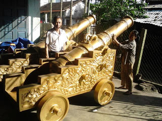 Lần đầu tiên đúc cặp thần công nặng 3,5 tấn