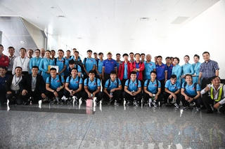 Tuyển Việt Nam bay sang Malaysia chuẩn bị trận Chung kết AFF Cup
