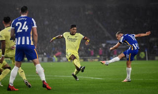 Hứng chịu 21 pha dứt điểm, Arsenal thoát thua Brighton nhờ ‘người nhện’