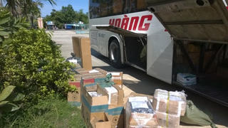 CSGT bắt xe khách chở dao, kiếm, mã tấu