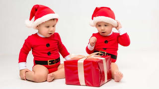 [ẢNH] Ngất ngây ngắm những 'ông, bà Noel' nhí siêu đáng yêu