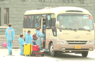 Xét nghiệm âm tính mới được về nhà, liệu Ninh Bình có làm khó người dân?