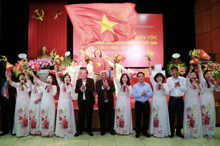 Làm tốt vai trò cầu nối giữa Đảng, chính quyền với nhân dân