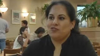 Nữ phục vụ ‘sốc’ vì được tip 50.000 USD và ô tô