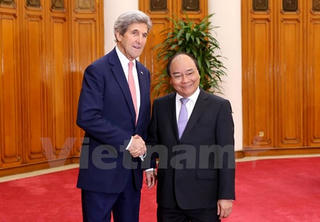 Ngoại trưởng Mỹ John Kerry chào xã giao Thủ tướng Nguyễn Xuân Phúc