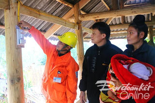 Hơn 5.000 hộ nghèo được thắp đèn chiếu sáng miễn phí trong tháng 12