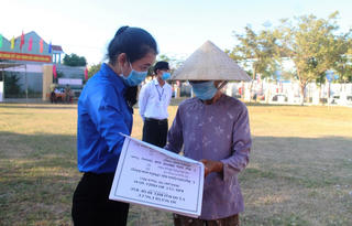 [ẢNH] Cử tri Quảng Nam thực hiện quyền công dân