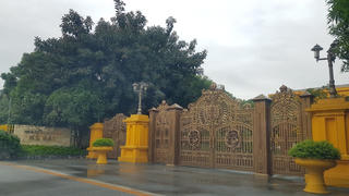 Bi hài ‘xác nhận quyền sử dụng đất’