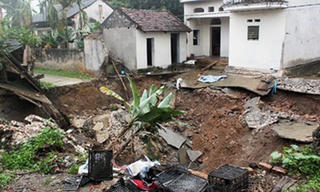 'Hố tử thần' xuất hiện ở Hà Nội, nhiều hộ dân phải sơ tán