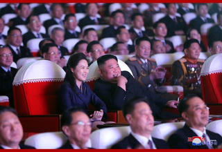 Vợ ông Kim Jong Un 'tái xuất' sau một năm vắng bóng 