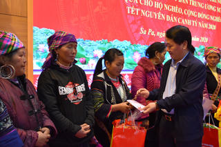 Mang Tết ấm đến với người nghèo