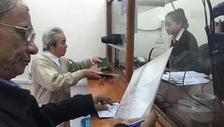 Ngày đầu cấp bằng lái quốc tế: 5 phút là xong!