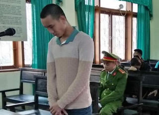 Đối tượng chém phó trạm y tế lĩnh án 2 năm tù giam