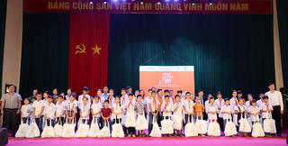 Tiếp sức đến trường cho trẻ em nghèo