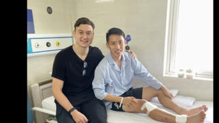 Đặng Văn Lâm bất ngờ đến thăm Đỗ Hùng Dũng