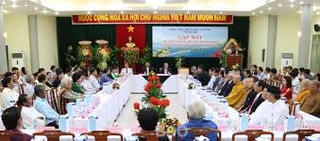 Bình Định: Gặp mặt nhân sĩ, trí thức, doanh nhân và kiều bào tiêu biểu