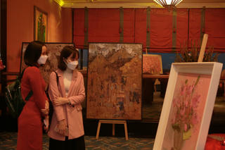 Dùng nghệ thuật xoa dịu nỗi đau Covid