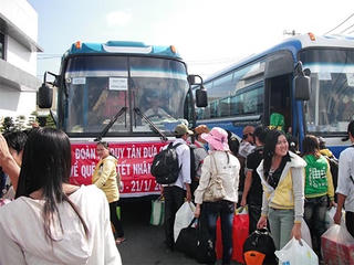 Hỗ trợ đưa  công nhân hoàn cảnh khó khăn về quê đón Tết Nguyên đán